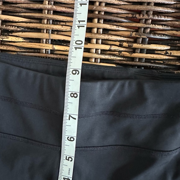 Athleta asym Mesh Sonar Tight size small - Picture 4 of 13